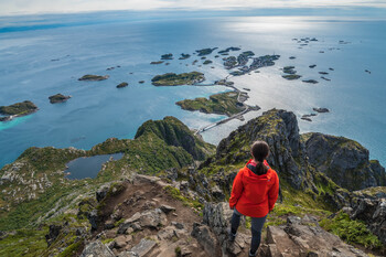 Норвегия отменяет карантин для непривитых туристов 