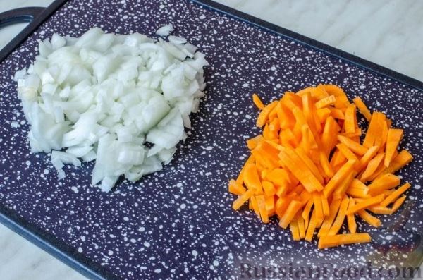 Рыба, запечённая с картофелем и морковью (в горшочках)