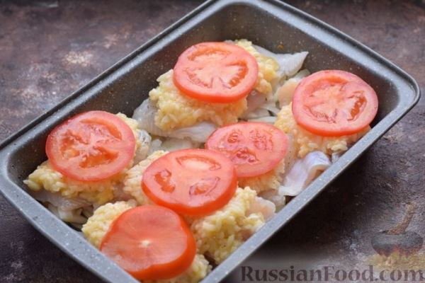 Рыба, запечённая с рисом, помидорами и сыром