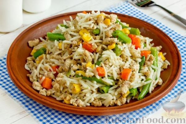 Рис с фаршем и замороженными овощами